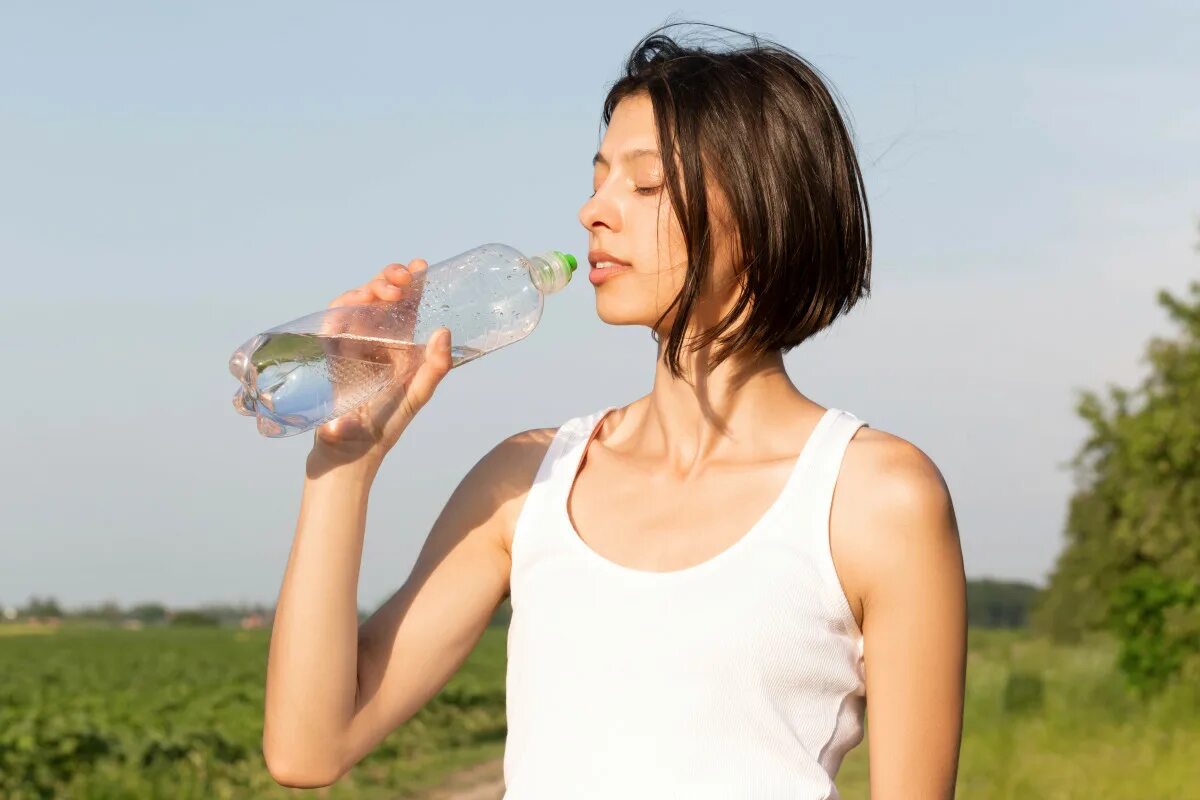 Питьевая вода. Drink Water. Питьевая вода ЗОЖ. Лием воду.