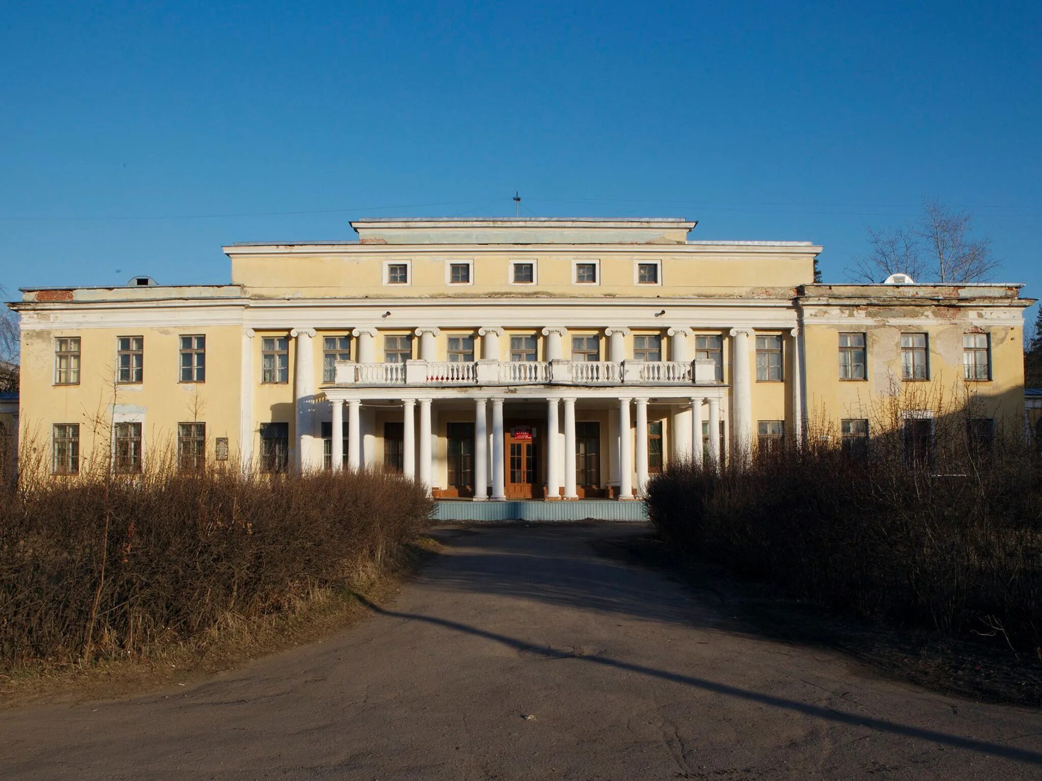 Жуковский дворец. Театр стрела жуковский. город жуковский театр стрела. дк стрела жуковский. старый театр стрела жуковский.
