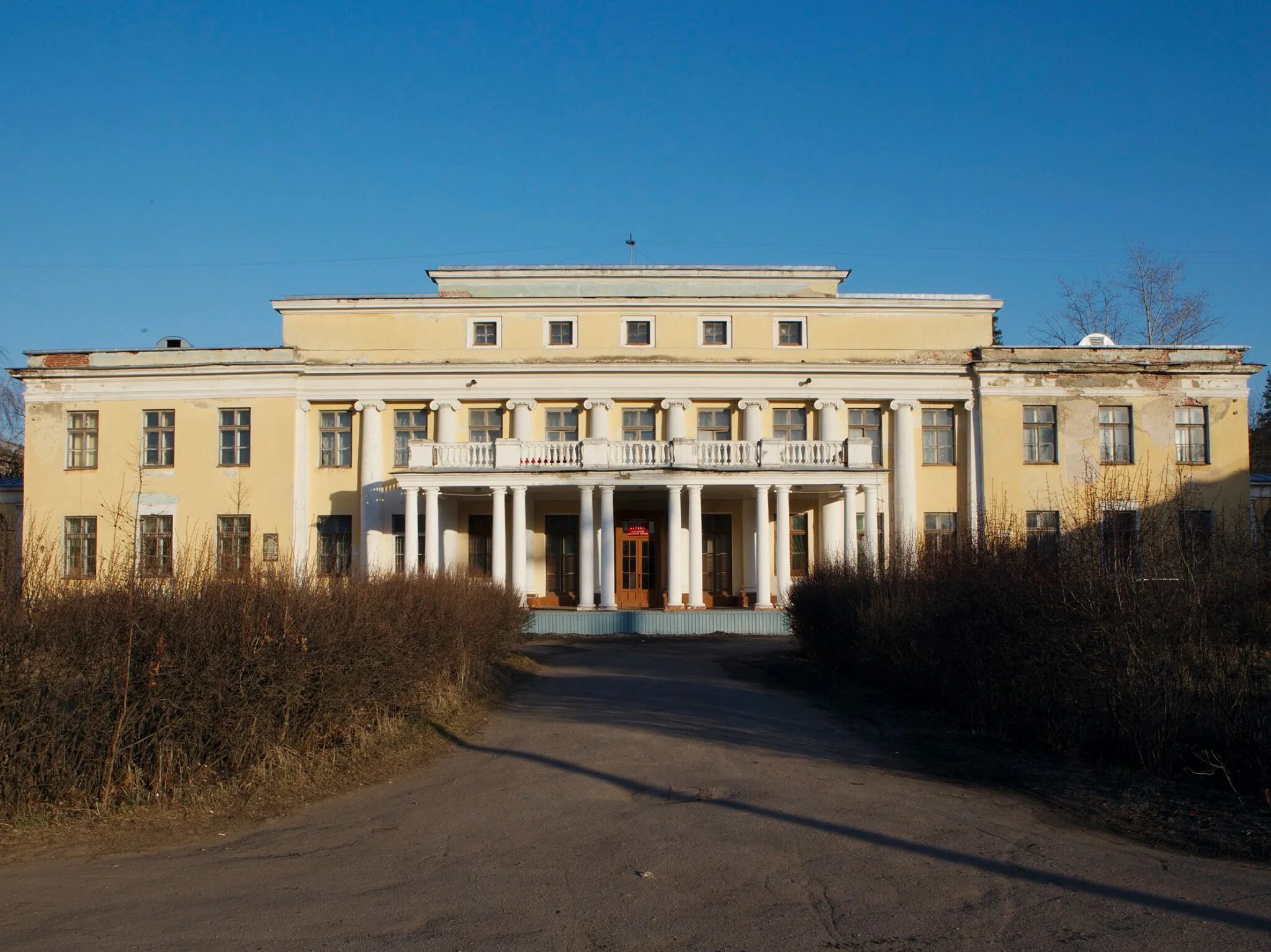 Больница г жуковский. Театр стрела Жуковский. ДК стрела Жуковский. Дворец культуры Жуковский. Дом культуры стрела в Жуковском.