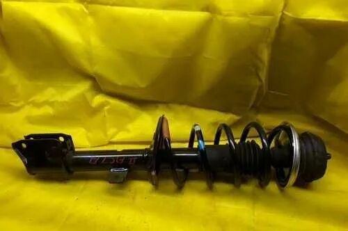 Передняя стойка рено дастер 4х4. Передняя стойка рено дастер 4х4. Стойка в сборе дастер. Рено дастер 2 литра передние амортизаторы в сборе. Амортизатор в сборе рено дастер.