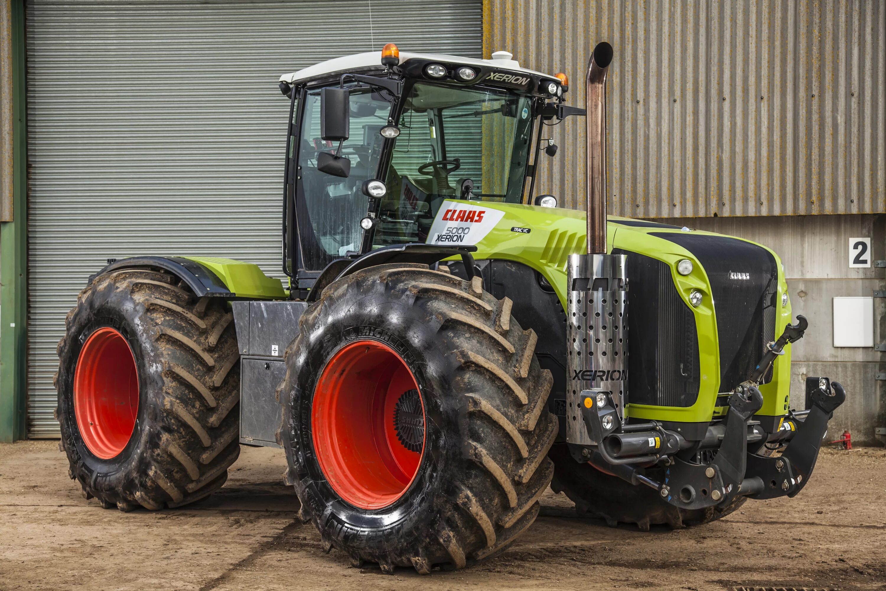 Трактор CLAAS Xerion. Трактор Ксерион 5000. Класс Ксерион 5000. Трактор CLAAS Xerion 5000 комбайн.