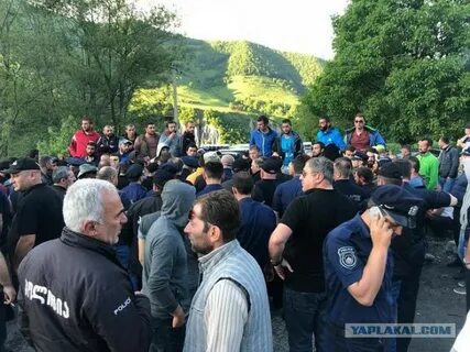 Родственники задержанных