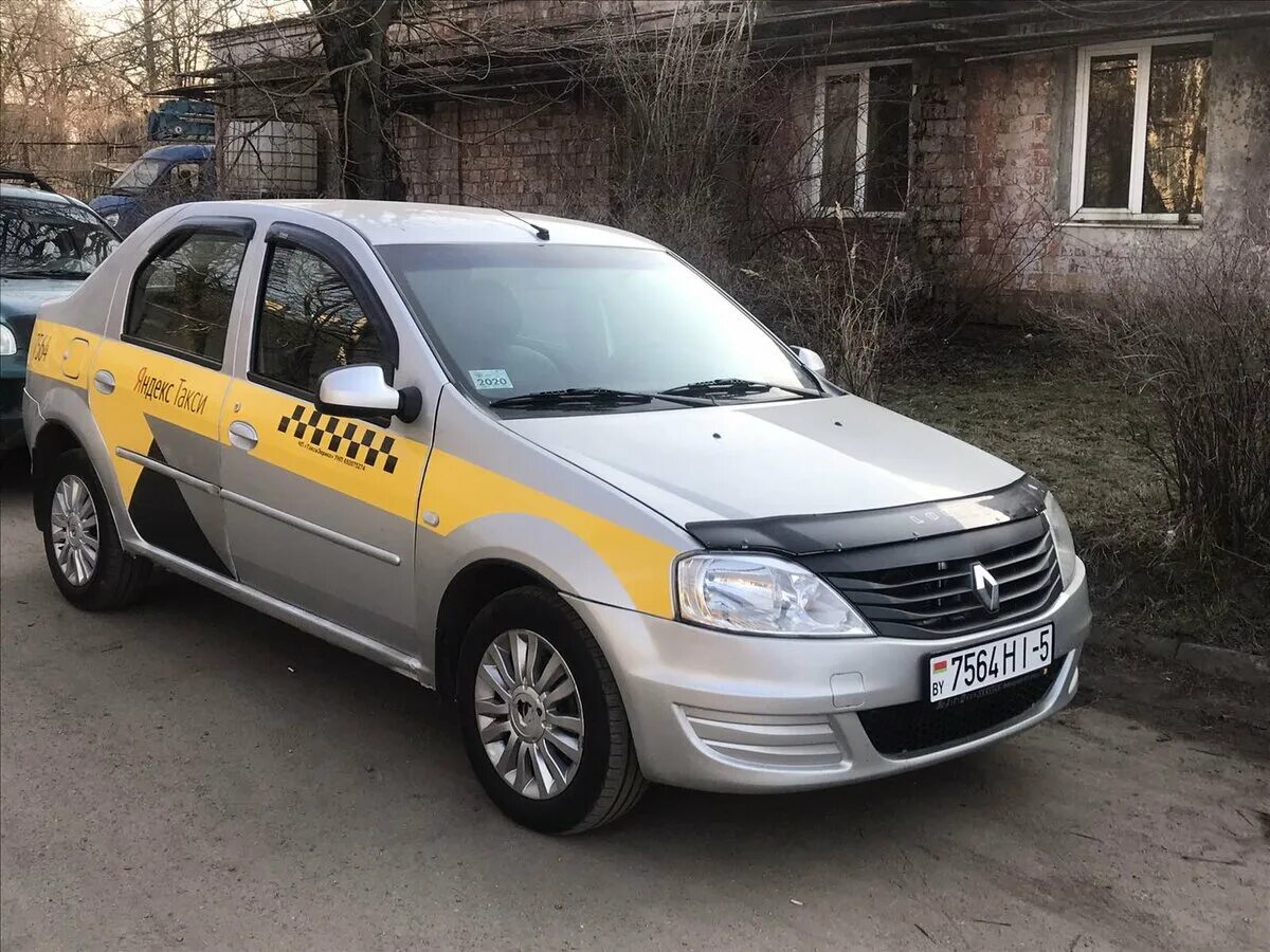 Какая машина нужна для работы в такси. Renault Logan такси. Логан 2022 такси. Рено Логан такси комфорт. Такси Логан 710-710.