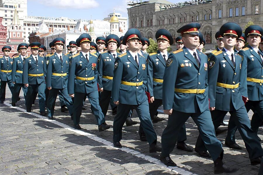 Москве офицеры. Парадная форма солдат армии РФ. Парадная форма офицеров Российской армии 2022. Парадная форма армии РФ 2022. Парадная форма офицеров вс РФ 2022.