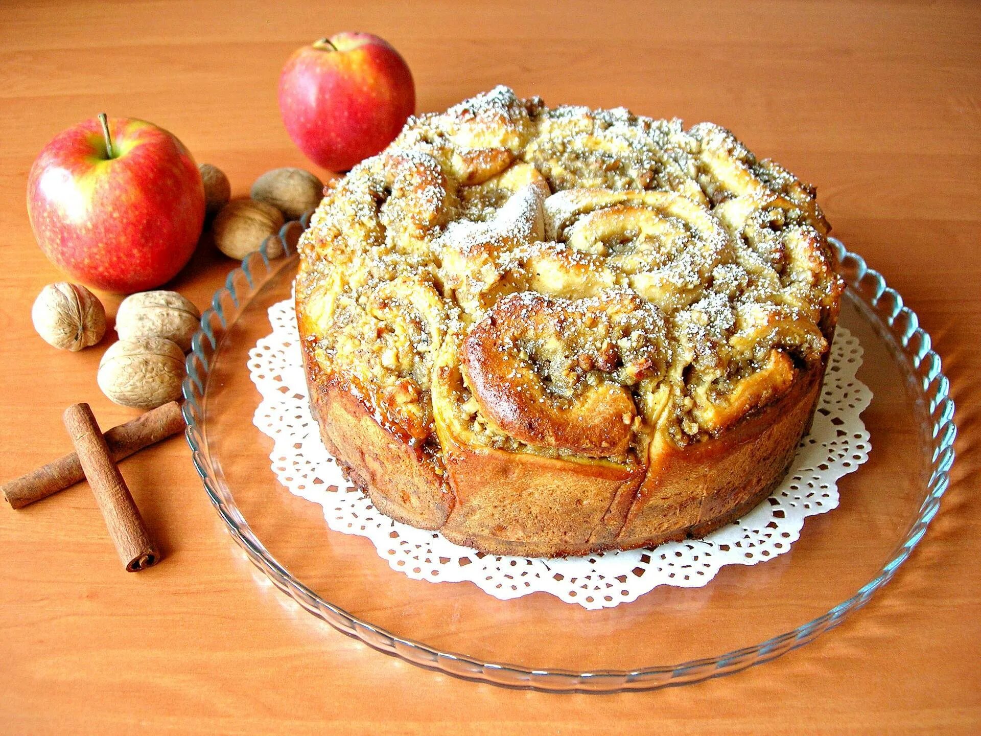 Пирог с яблоками и орехами. Необычная выпечка с яблоками. Выпечка яблоко грецкий орех. Яблочно Ореховый пирог.