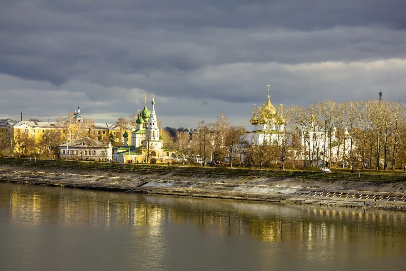 Углич фото города достопримечательности. Углич Ярославская область. Углич золотое кольцо России. Город Углич достопримечательности. Город Углич на Волге.