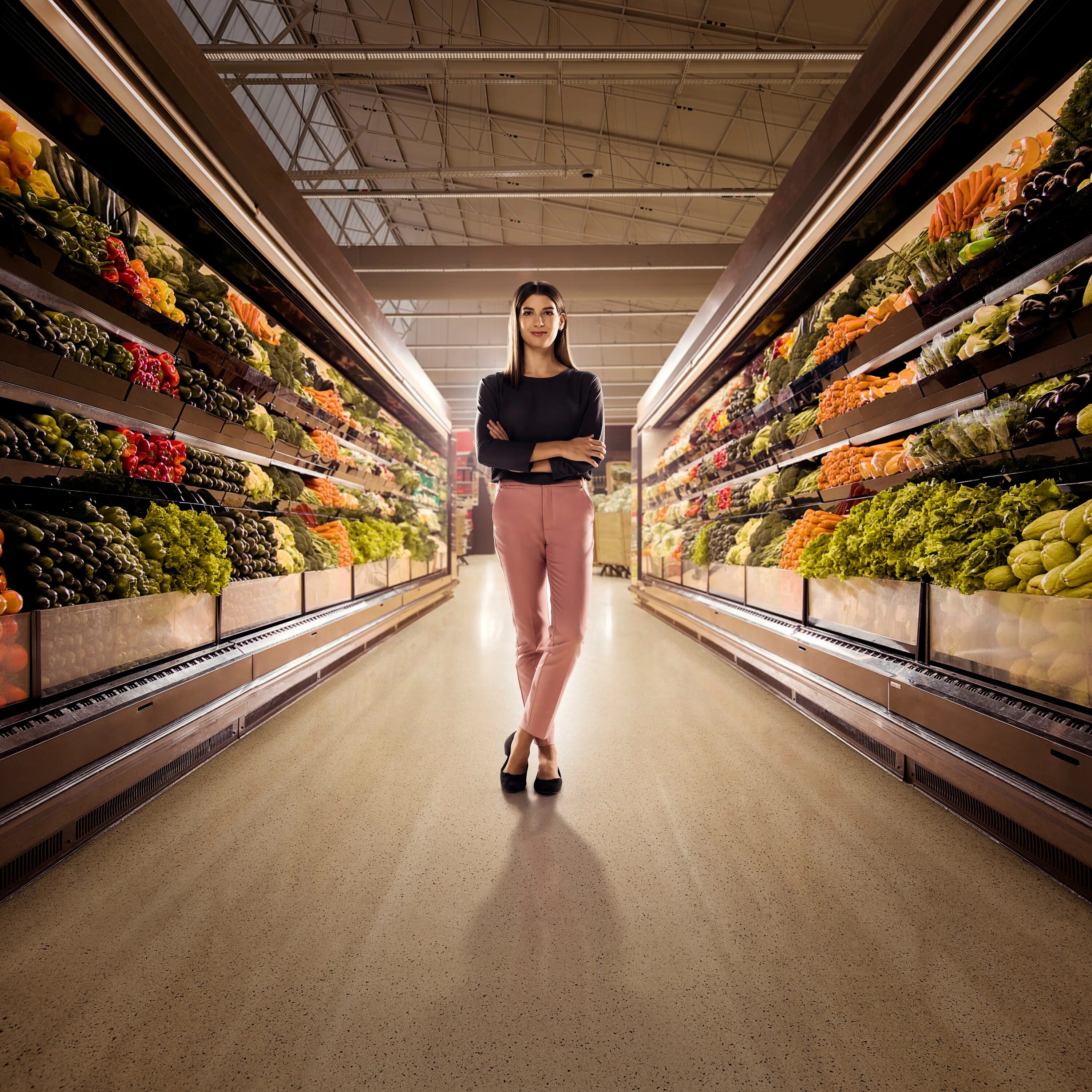 Shorts the moscow grocery store. Девушка в супермаркете. Фотосессия в супермаркете. Супермаркет фон. Фотосессия в продуктовом магазине.