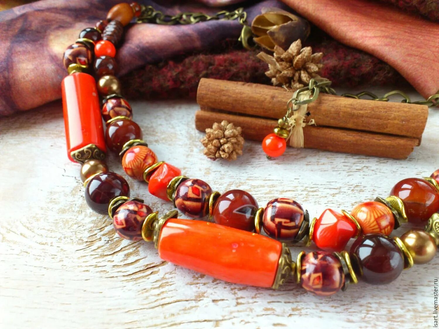 Натуральные камни для украшений. Авторские украшения. Браслеты уральские самоцветы яшма. Авторские бусы из натуральных камней. Авторские работы натуральный камень.