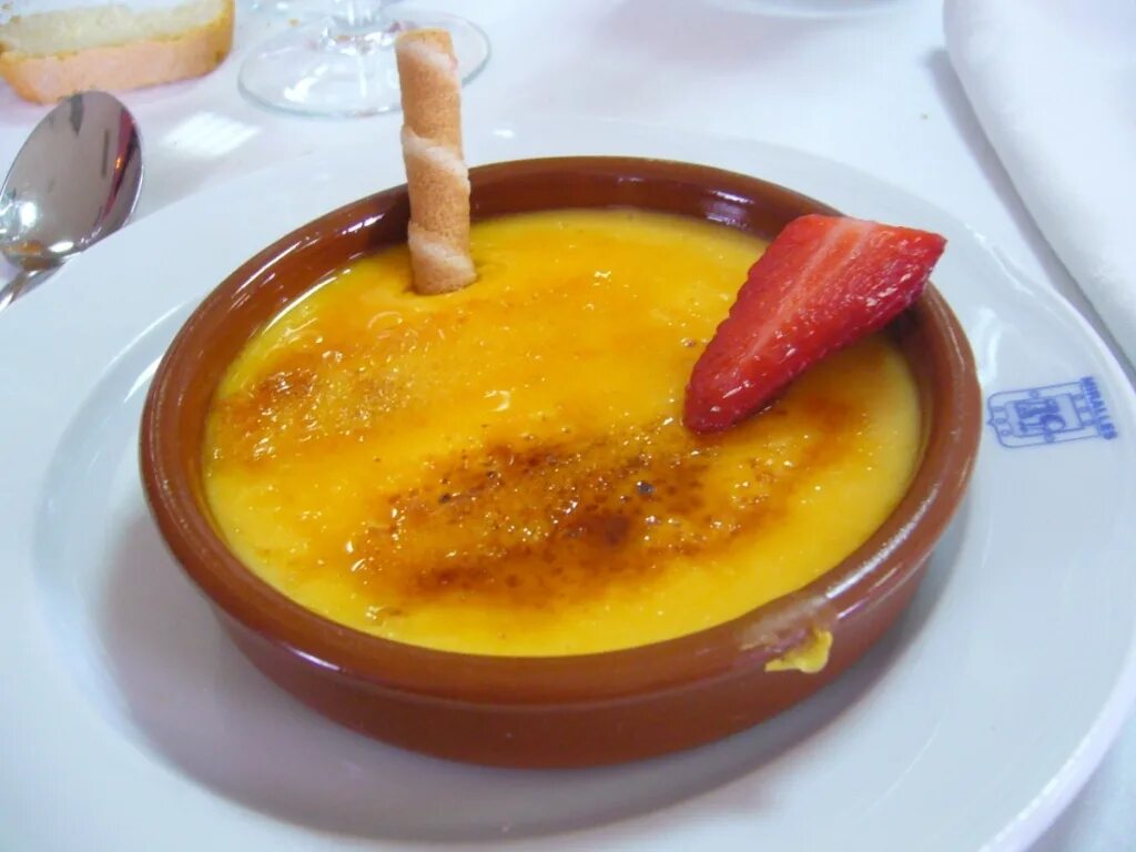 Крем брюле Каталана. Crema Catalana десерт. Испанский десерт крем Каталана. Испанская крема Каталана. Крем каталана