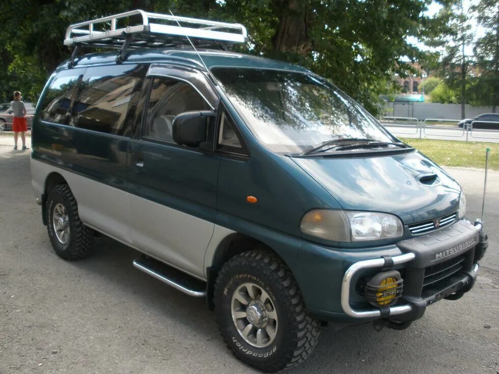 Delica продажа. Mitsubishi Delica 4x4 2000. Митсубиси Делика 4х4. Toyota Delica 4x4 2000. Mitsubishi Delica 4wd.