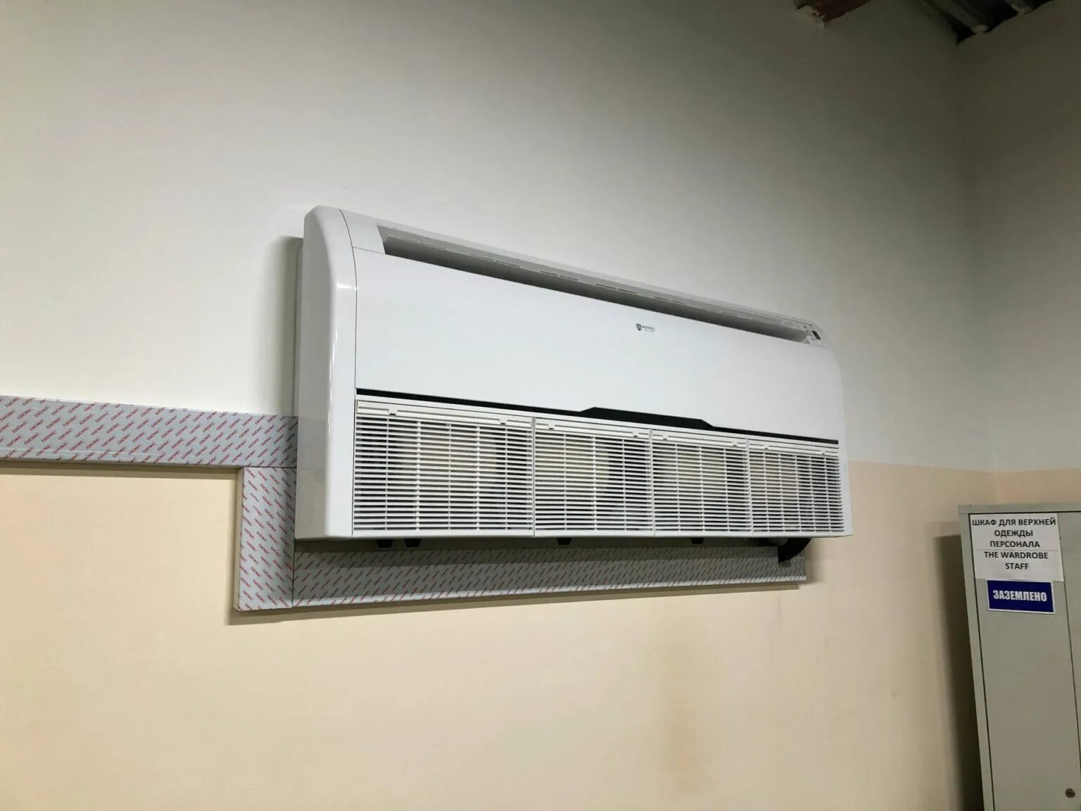 Daikin fna25a9 напольно-потолочный блок мульти сплит-системы. Напольно-потолочный кондиционер lennox thm30n. Daikin rr100bv3. Внутренний блок сплит системы напольно потолочного. Rittal потолочный кондиционер встраиваемый.