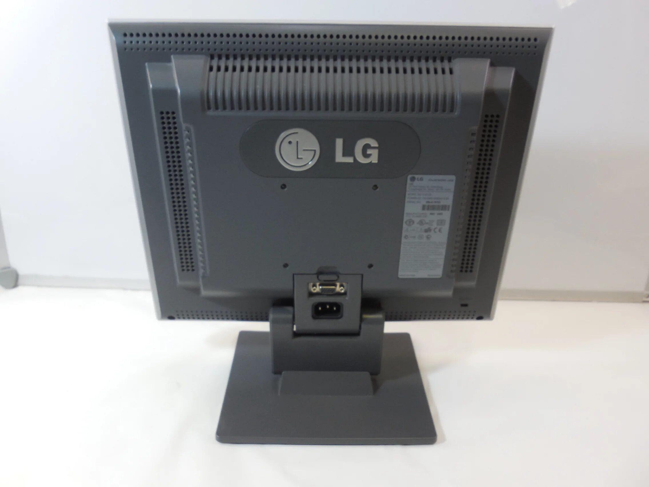 Телевизор lg flatron. LG Flatron l1512s. Монитор LG Flatron f720p. Монитор LG Flatron l2320a. LG Flatron l1530s.