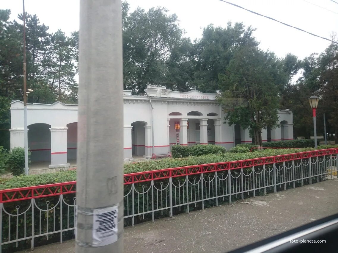 Лермонтовская галерея пятигорск зимой. Лермонтовская новопятигорск. Лермонтовская новопятигорск. Станция пятигорск. Пятигорск галерея лермонтова.