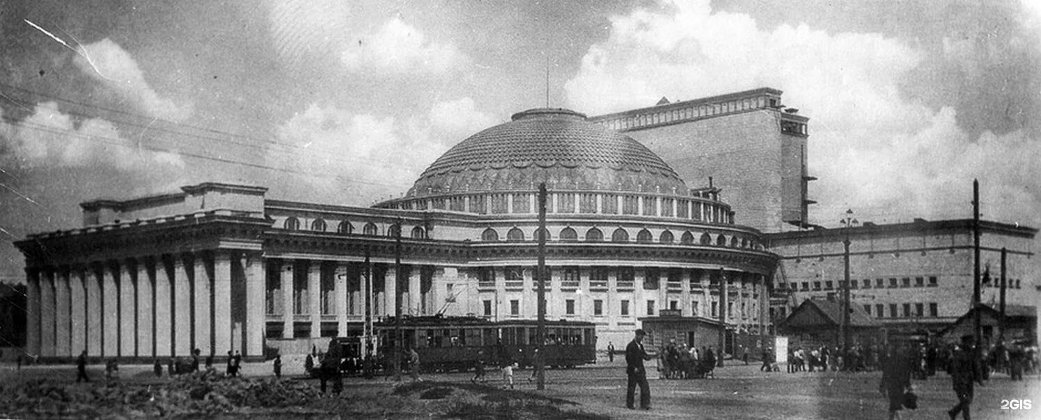 Театр оперы и балета Новосибирск 1945. Открытие оперного театра в Новосибирске в 1945 году. Оперный театр 1938 Новосибирск. Оперный театр Новосибирск в годы войны. Театры 1 мая