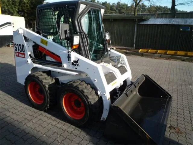 Bobcat s130. Бобкэт s130. погрузчик bobcat s130. bobcat s130 мотор. bobcat s130 мигалка.