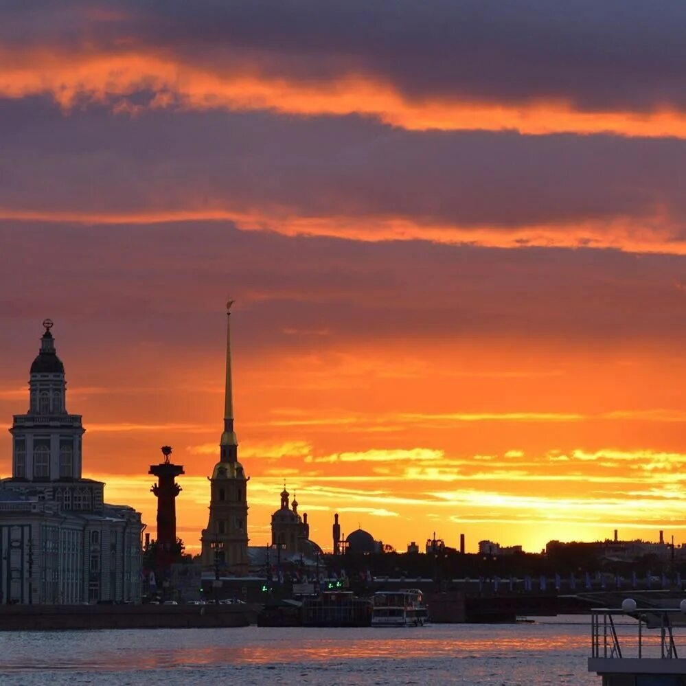 Утренний санкт петербург. Рассвет в Петербурге. Рассвет над Петербургом. Утро в Петербурге. Раннее утро в Петербурге.