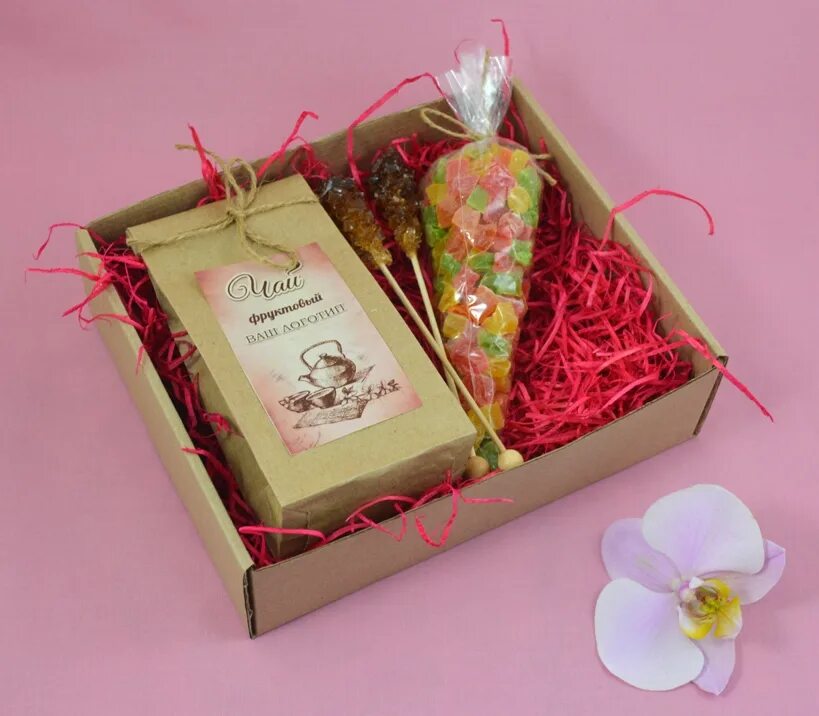 весенний подарок. цветы в подарок. подарок на день рождения. весенний сладкий подарок.