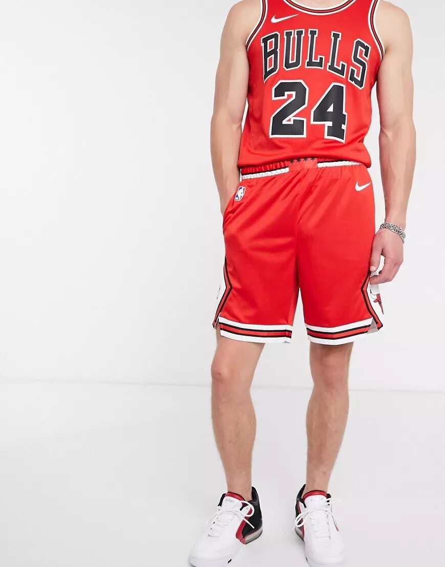 Красная футболка и шорты. Шорты nike chicago bulls. шорты nike nba chicago bulls. nike chicago bulls шорты мужские. шорты jordan chicago bulls.