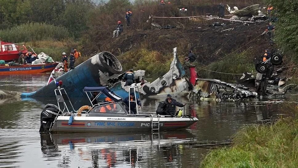 Хоккейная команда локомотив ярославль катастрофа. Хк локомотив ярославль катастрофа. Локомотив ярославль трагедия 2011. 09. Команда локомотив ярославль 2011.