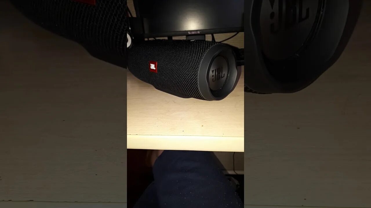 Как соединить jbl charge. Jbl charge 3 ачх. jbl charge 5 держатель крепеж. крепление для jbl charge 3. jbl charge 5 серийный номер.