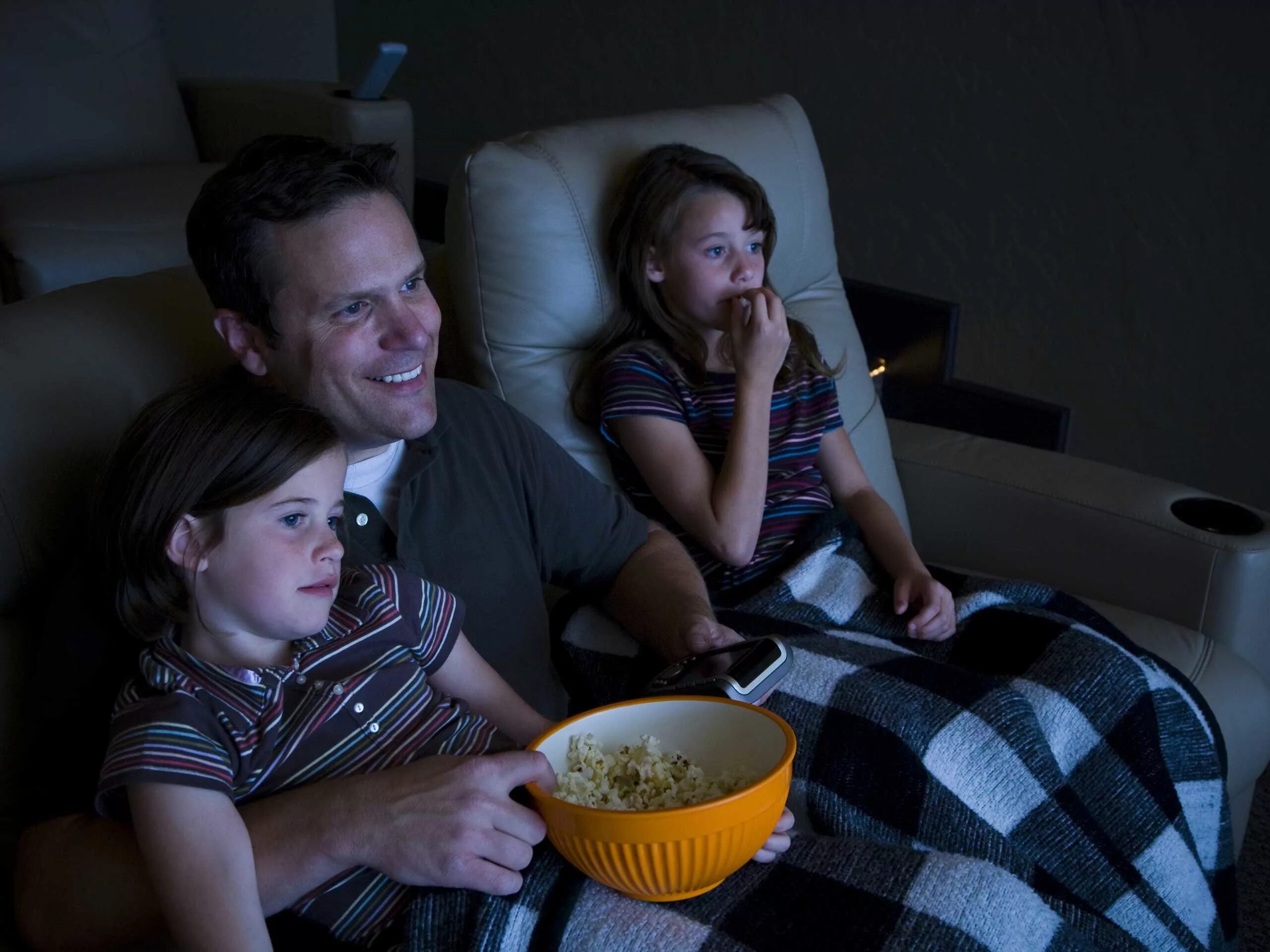Daddy's watching. Шоу семейных секретов. Watching movies. Movies to watch with Family.