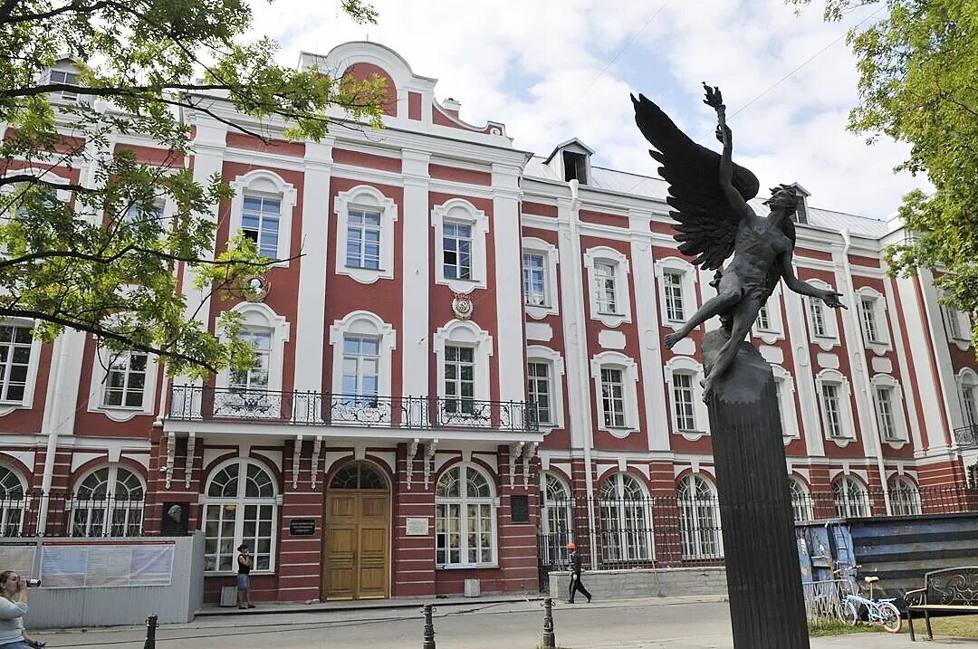 Д трезини здание двенадцати коллегий. Здание университета спбгу. Здание 12 коллегий в санкт-петербурге. Спбгу э. Питерский институт спбгу.