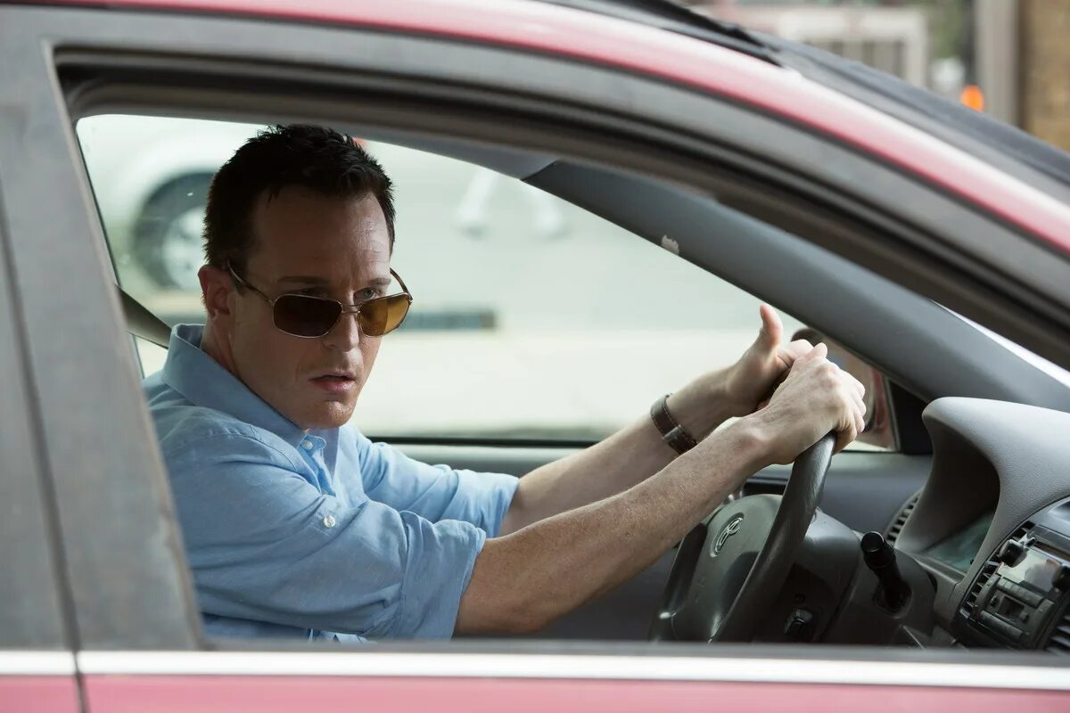 Джеймс ма́йкл империо́ли. Эбигейл бреслин в фильме тревожный вызов. Тревожный вызов фильм 2013. Вызов фильм 2023. Эбигейл бреслин тревожный вызов.