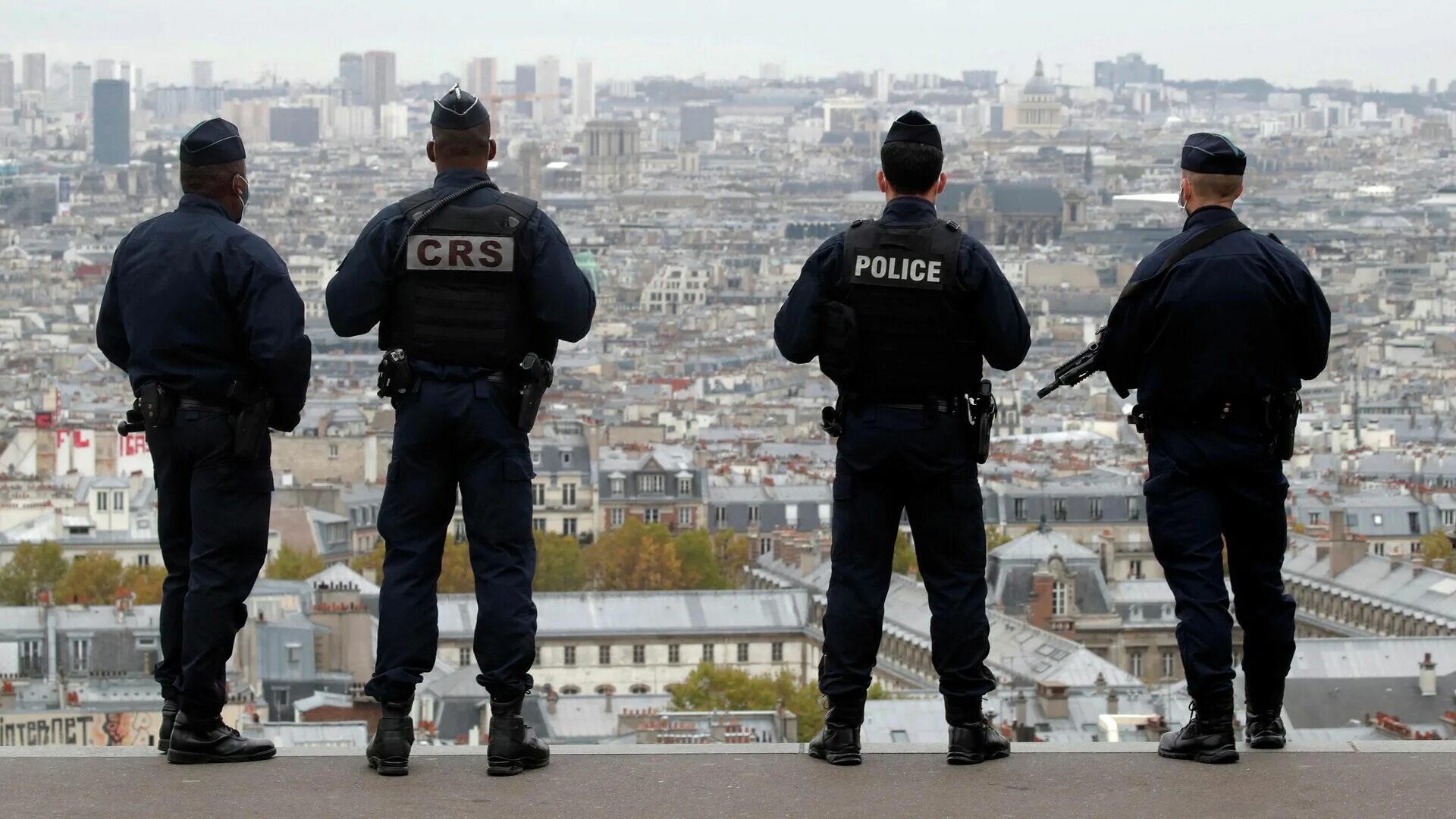 Спецслужбы франции. Франция Police. Французская полиция. Полицейский во Франции. Полицейские в Париже.