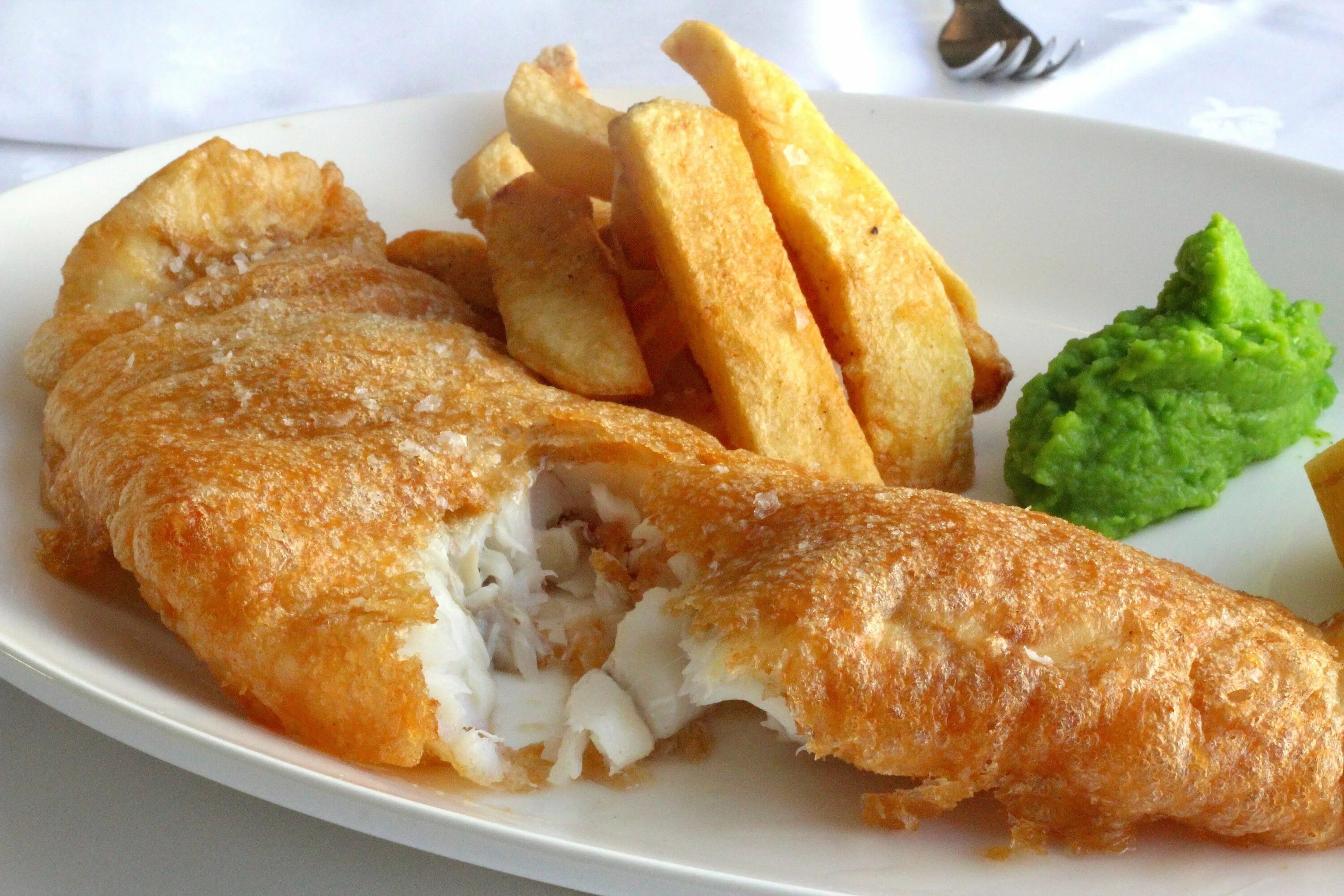 Фиш энд чипс. Английский Fish and Chips. Великобритания Fish Chips. Фиш энд чипс Австралия. Рыба в британии