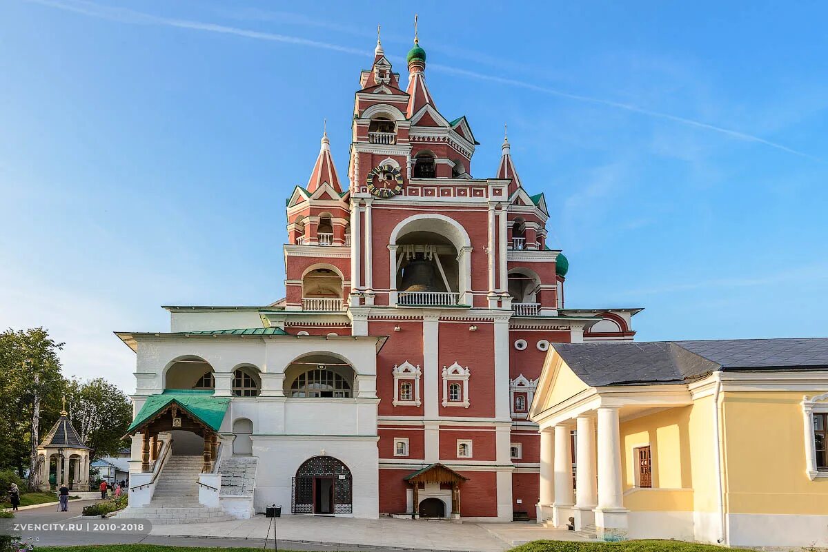 Саввино-Сторожевский монастырь Слобода. Саввино-Сторожевский монастырь смотровая площадка. Саввино-Сторожевский монастырь обзорная площадка. Саввино-Сторожевский монастырь здание духовного училища. Сайт монастыря саввы сторожевского