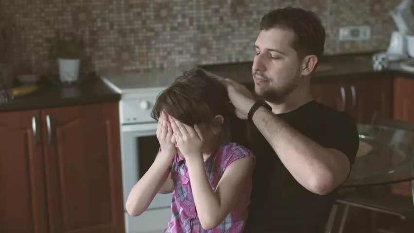 Daughter маленькой with the father приватно домашка. Molested on Daddy's lap. Little daughter Force father Darknet.