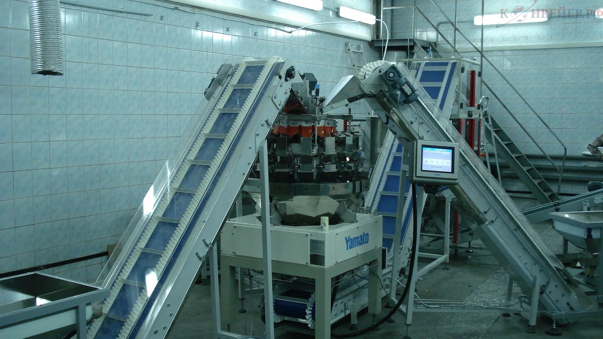 Конвейер с системой пневмоцилиндров. Компания п т групп. Компания п т групп. Пластинчатый транспортер. Компания п т групп.