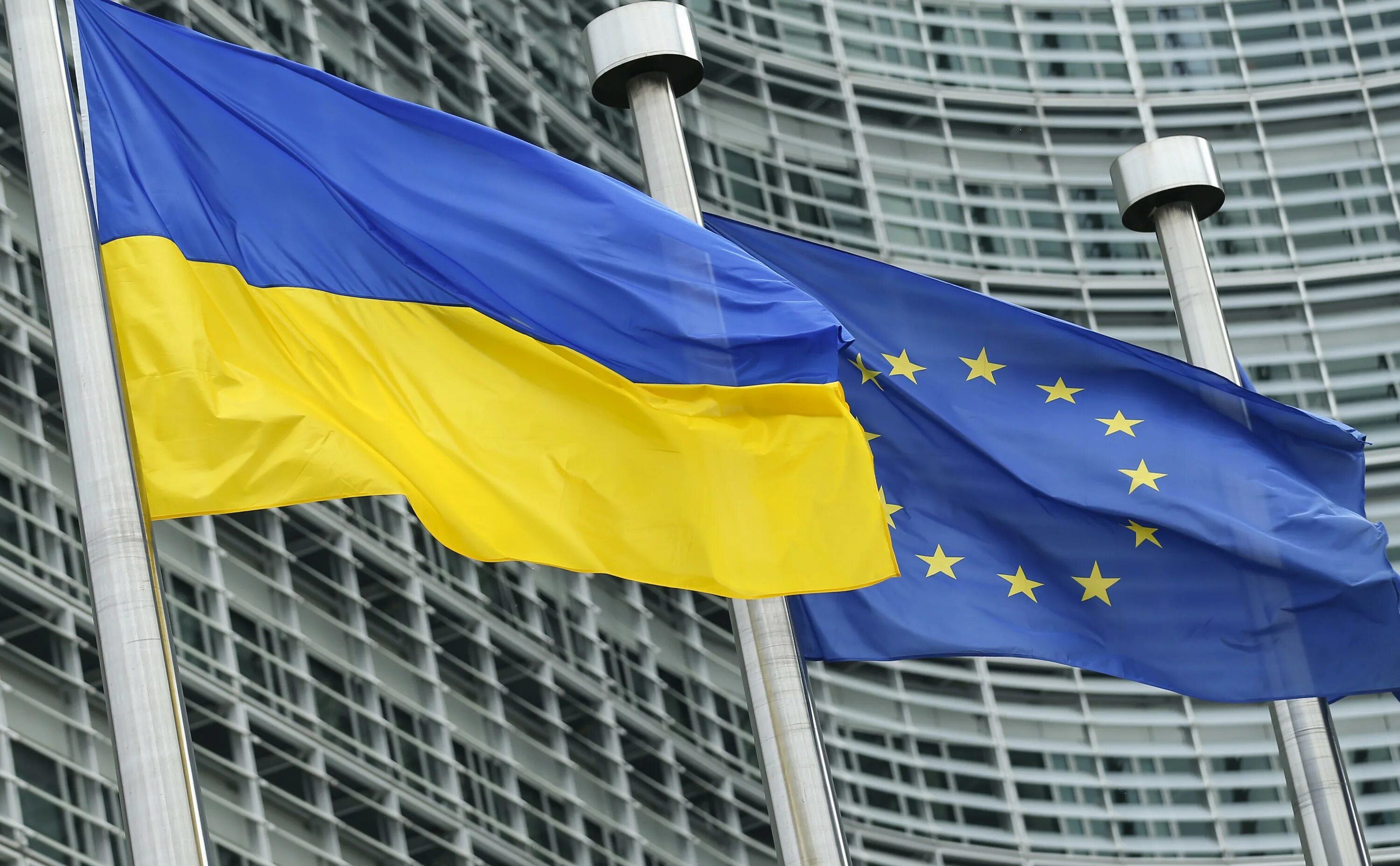 Флаг Украины и ЕС. Украина и Европейский Союз. Еврокомиссия Украина. Евросоюз совет Европы.