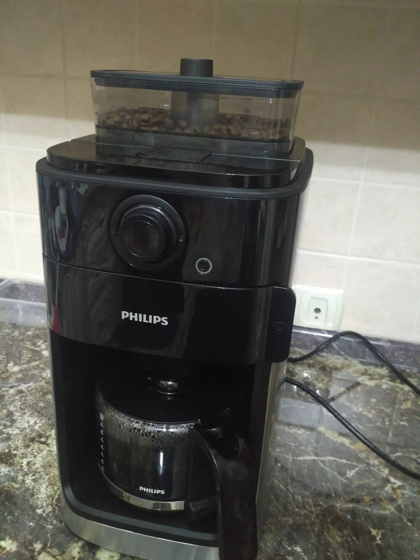 Philips grind brew. Кофеварка Philips hd7767. Кофемашина Philips Grind & Brew hd7767/00. Philips hd7767 Grind & Brew. Кофеварка Philips hd7767 Grind & Brew.