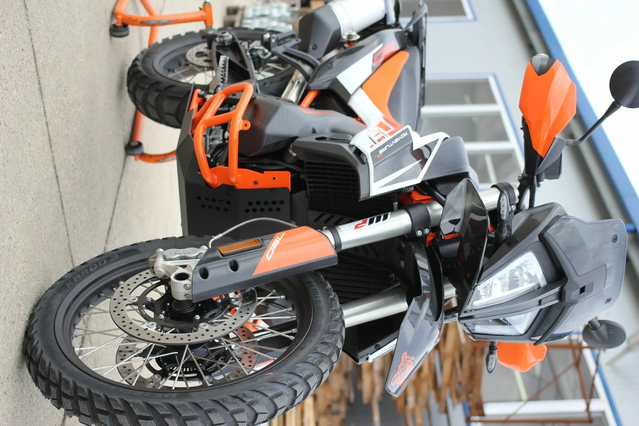 Ktm 790. КТМ адвенчер 790. KTM 790r. Защита вилки КТМ 990 адвенчер. Защита вилки КТМ 690.