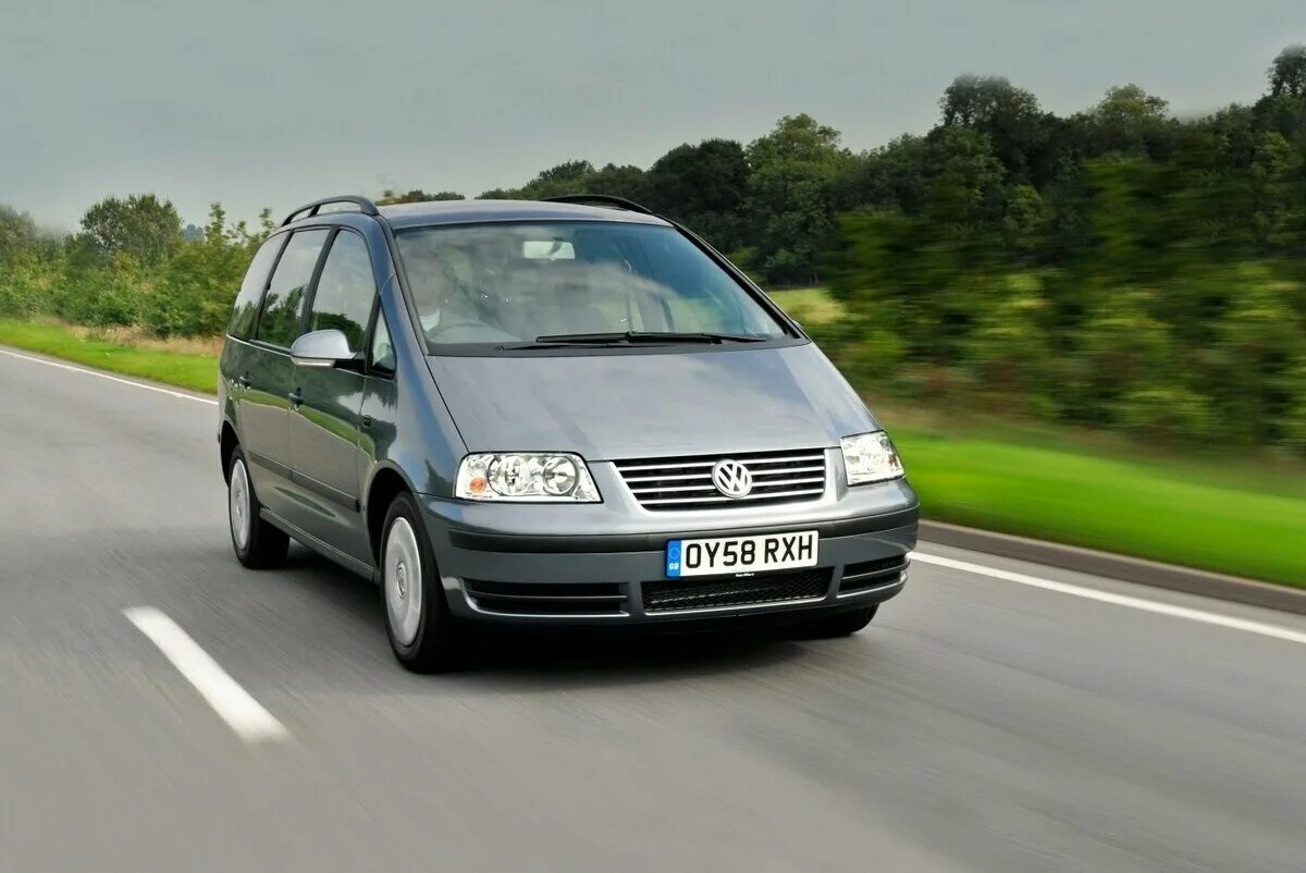 Volkswagen sharan 2000. Фольсвагеншаран. Volkswagen Sharan 1 поколение. Фольксваген Шаран 2004. Фольксваген Шаран 2.