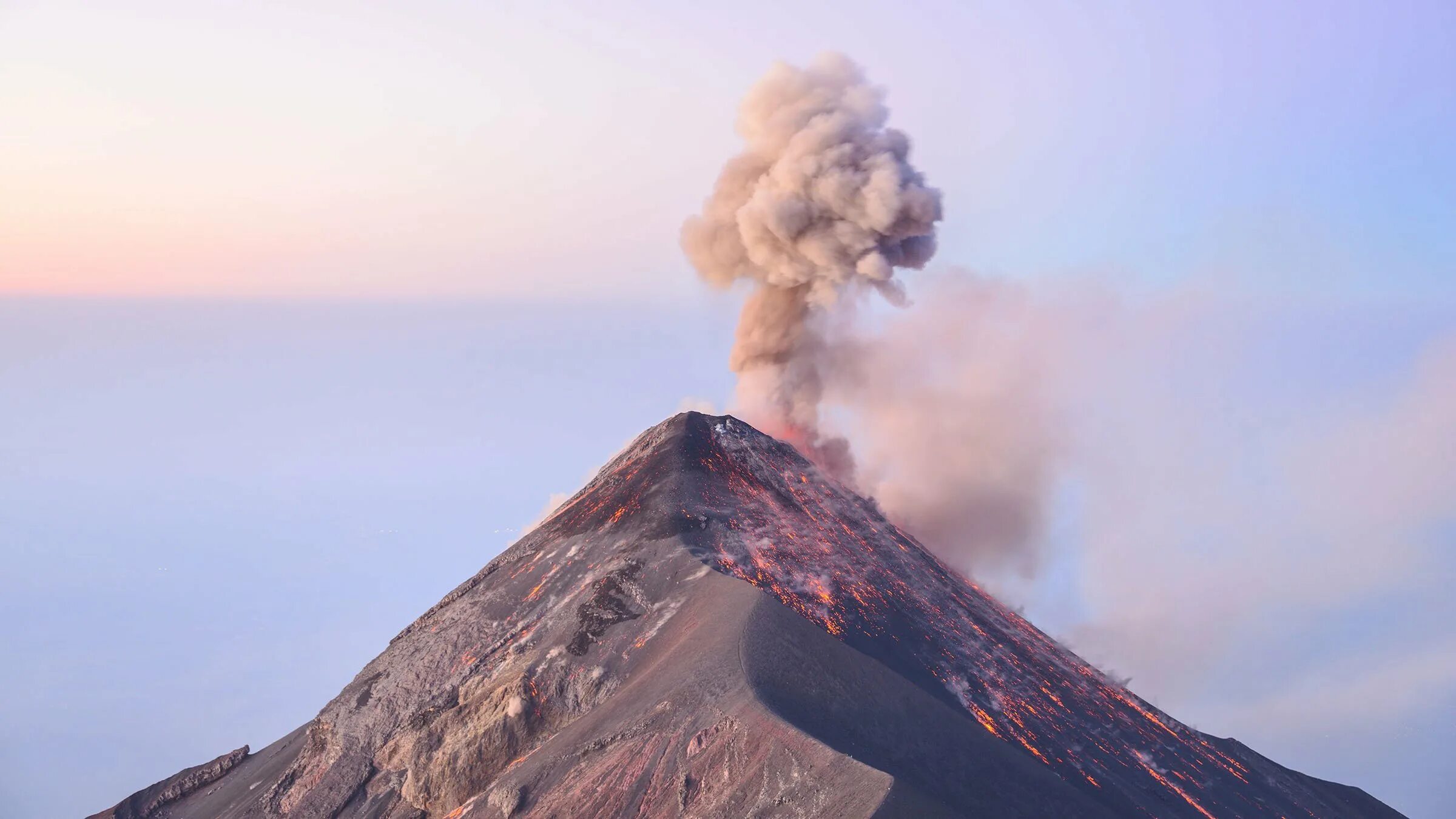 Извержение вулкана фуэго в гватемале. Вулкан фуэго в гватемале. Вулкан фуэго. Вулкан фуэго. Вулкан дель фуэго подводный.