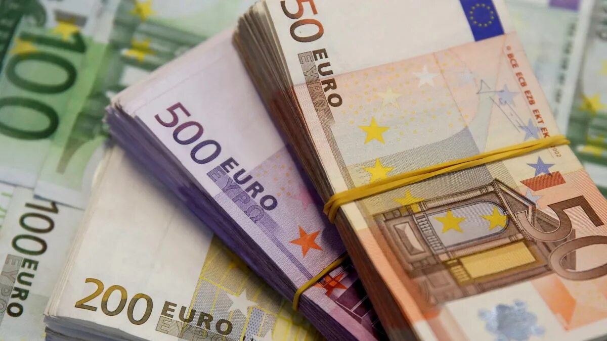 150 евро в рублях. 150 евро. Куруш валюта. 50 евро фото. Лиры доллары евро.