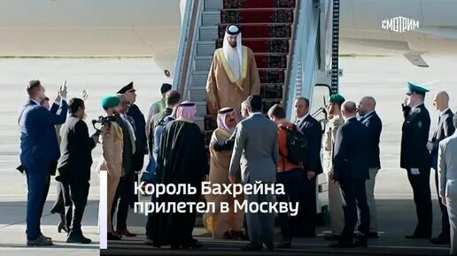 Бахрейн королевский дворец. Хамад бин халифа жены. Телохранитель короля бахрейна. Король таиланда маха вачиралонгкорн в джинсах. Прилетел король.