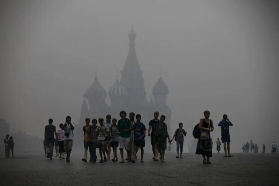 Лето 2010 россия. Москва 2010 торфяники. Смок в Москве в 2010. Горели торфяники в Москве в 2010. Смог в 2010 году в Москве.