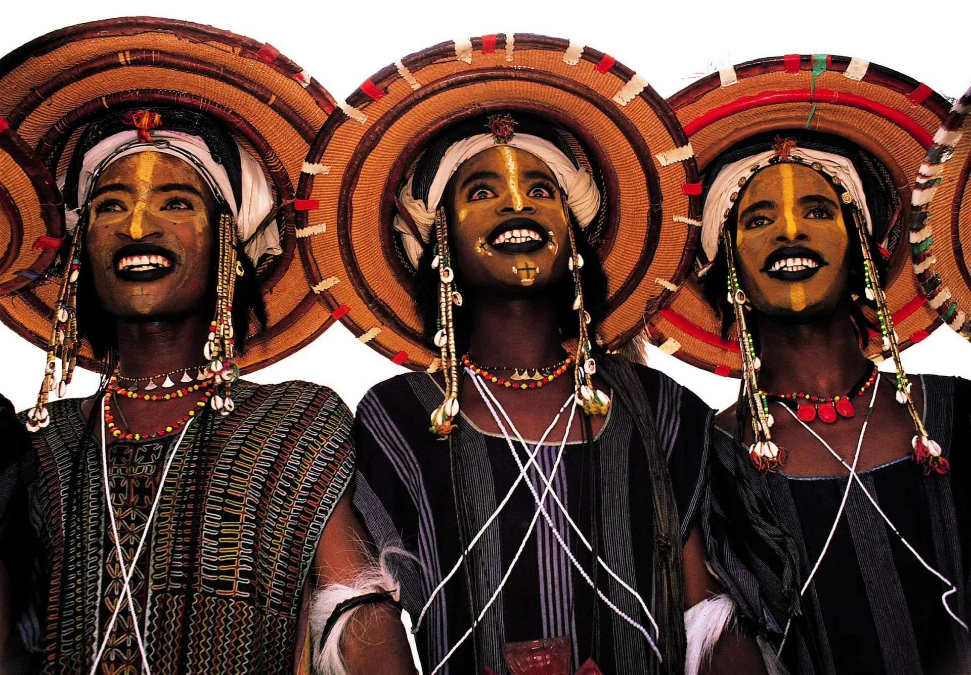 Cultures around. Племя Водаабе Африка. Нигерия племя Водаабе. Племя Бороро Водаабе. Водабе фульбе.