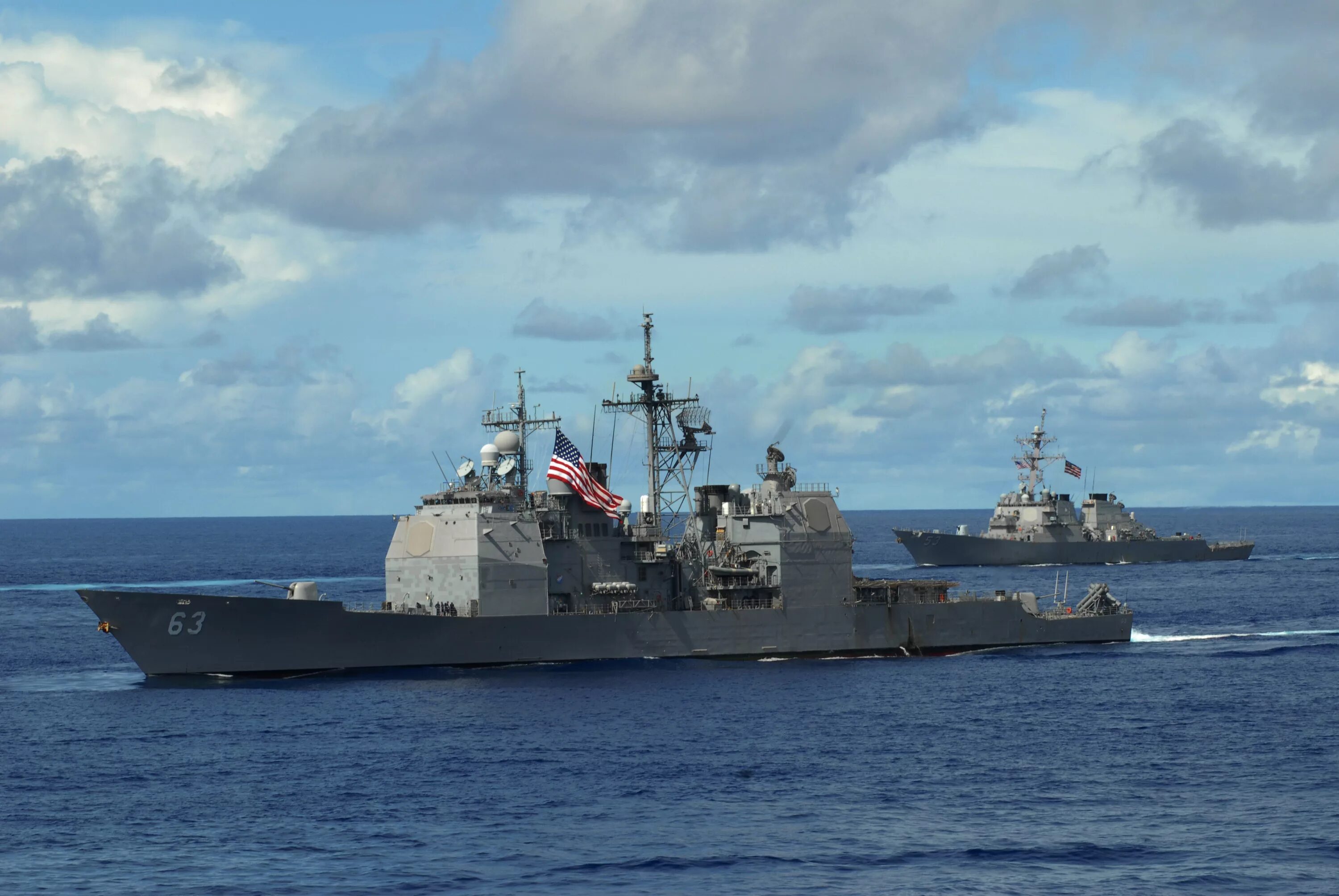 Российские корабли вошли в красное море. USS John Paul Jones DDG-53. Эсминец Джон пол Джонс. Военные корабли в Сочи. USS John Paul Jones морской бой.