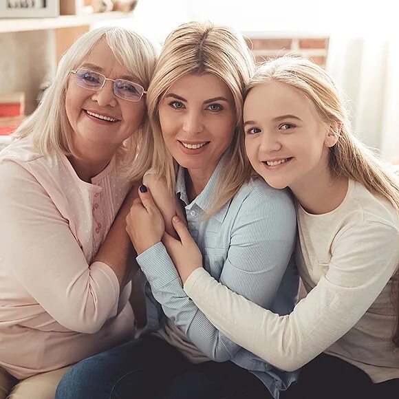 Маме sister. Три поколения женщин. Бабушка мама и дочка. Фотосессия мама дочь бабушка. Поколения мам.