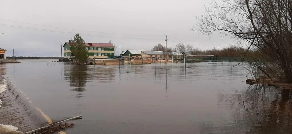 Уровень воды в северной двине. Поселок Березник Северная Двина. Северная Двина Березник. Северная Двина в Березнике Виноградовский район. Смотровая площадка на набережной р. Северная Двина п. Березник.