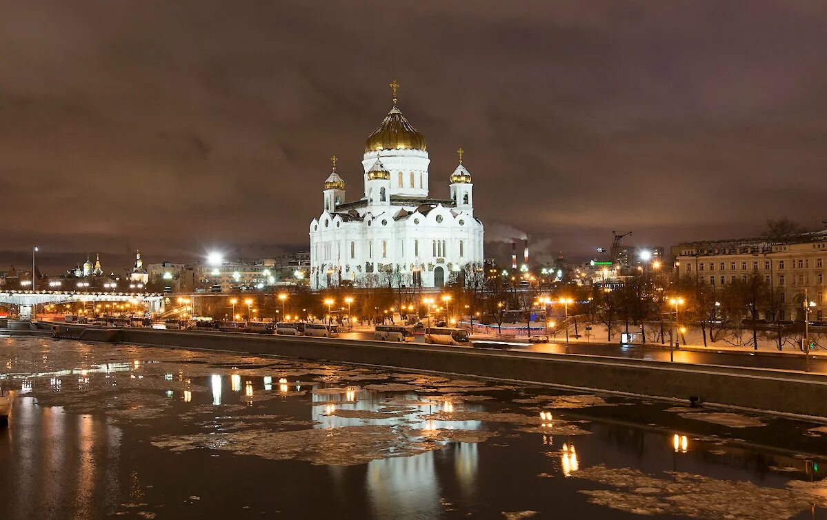пречистенская набережная. храм христа спасителя. храм воскресения христова на набережной обводного канала. набережная у храма христа спасителя. церковь на набережной.