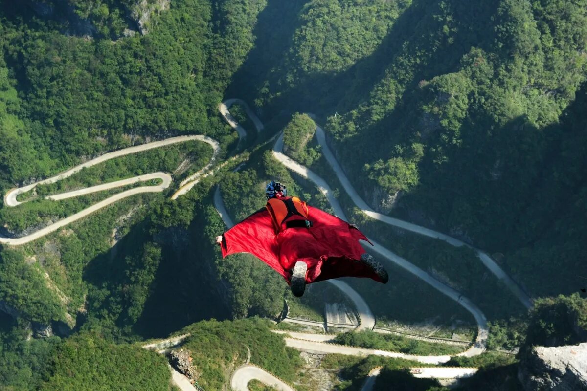 Wingsuit fly. Вингсьют. Бейсджампинг. Интересная жизнь. Горный бейсджампинг.