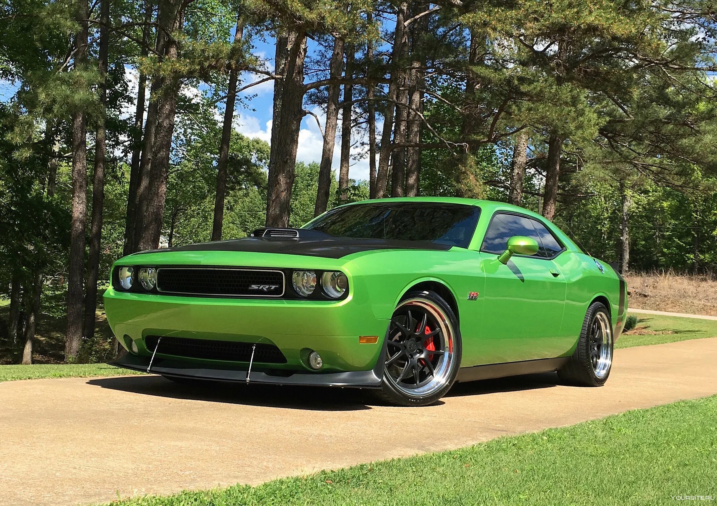 Машина додж челленджер. Додж Челленджер. Dodge Челленджер. Dodge Challenger Hemi. Тачка Додж Челленджер.