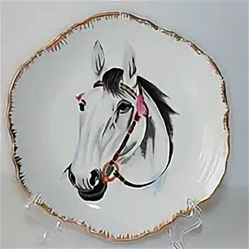 Тарелка лошадь. Рисунок тарелка с лошадью. Тарелки с изображением лошади. ЛФЗ тарелки с лошадкой. Конь на тарелке рисунок.