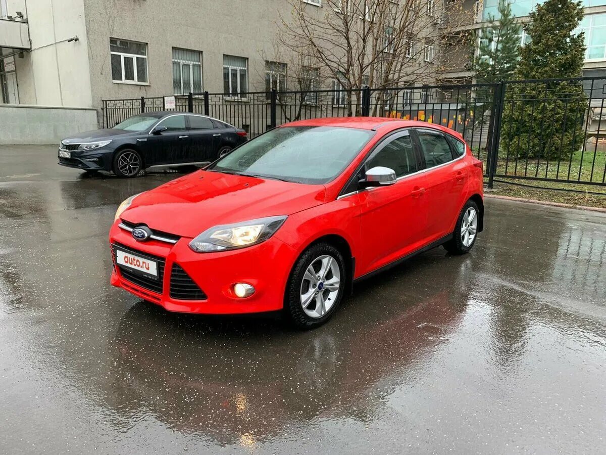 Форд фокус 2013 красный. Ford focus 3 седан красный. Форд фокус красный цвет. Форд фокус красный цвет. Ford focus 3 седан красный.