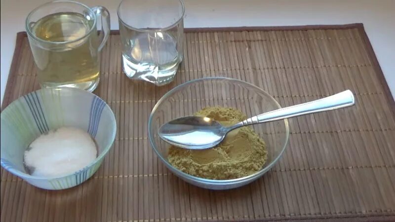 Карри порошок в ложке. Дижонская горчица для салата. Ст л горчицы. Самодельная горчица из порошка. Горчица семя.